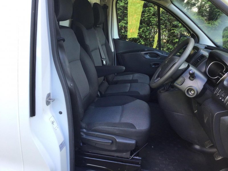 RENAULT TRAFIC