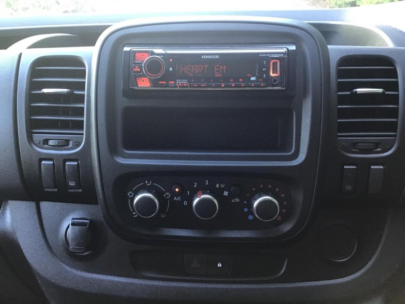 RENAULT TRAFIC