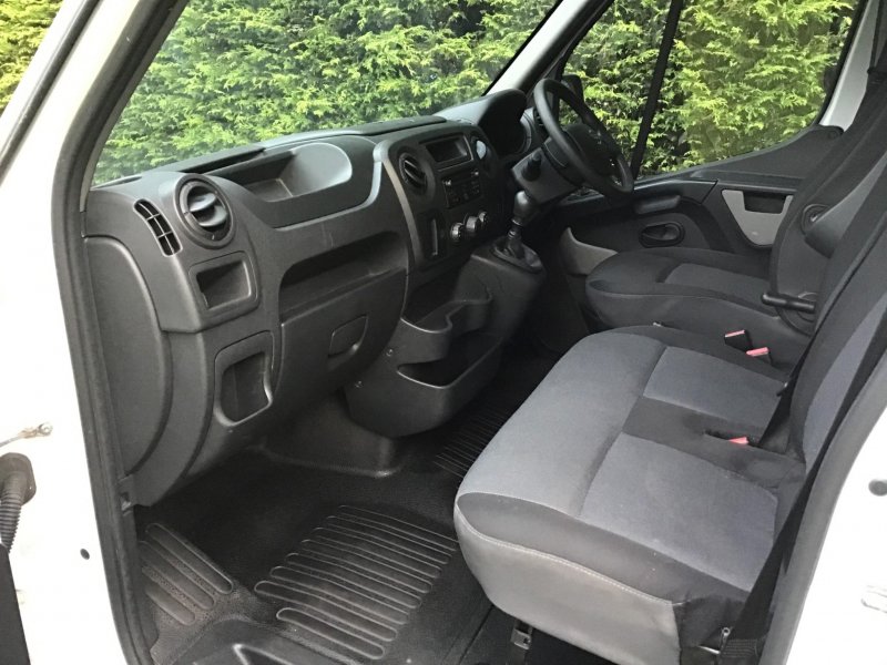 NISSAN NV400