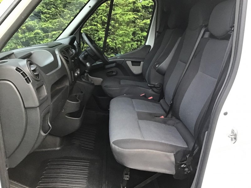 NISSAN NV400