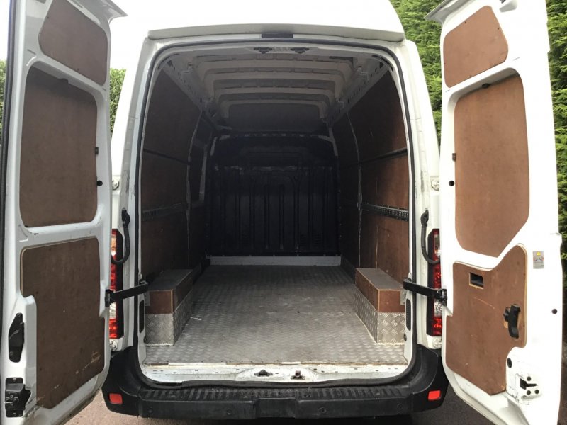 NISSAN NV400