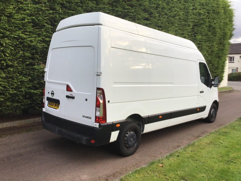 NISSAN NV400
