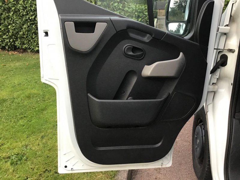 NISSAN NV400