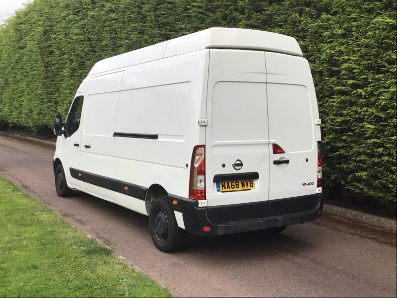 NISSAN NV400