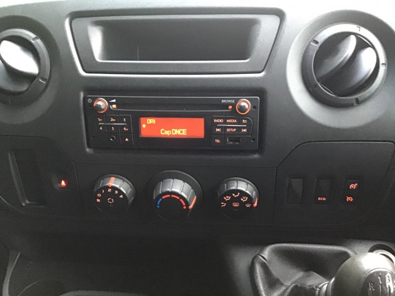 NISSAN NV400
