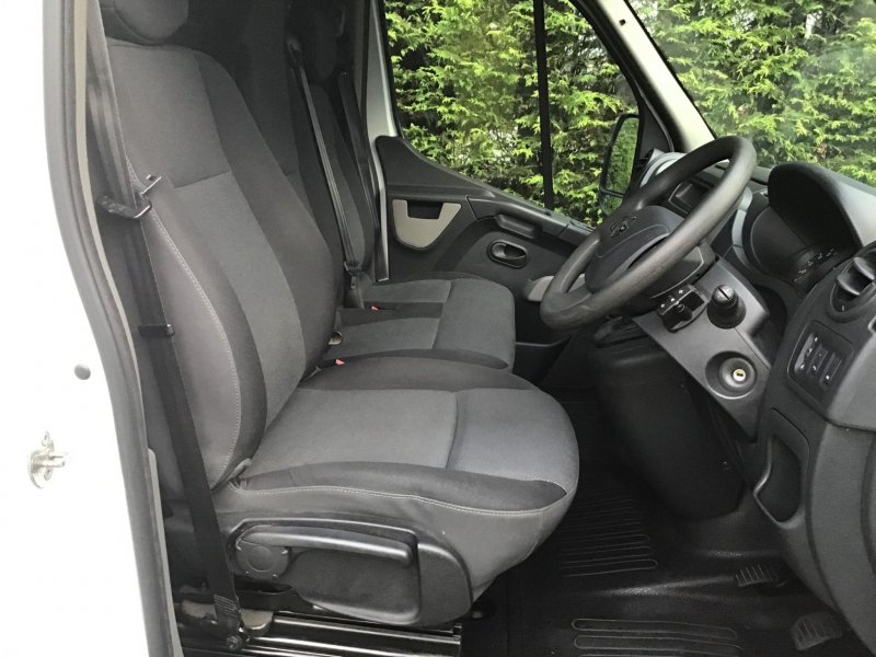 NISSAN NV400