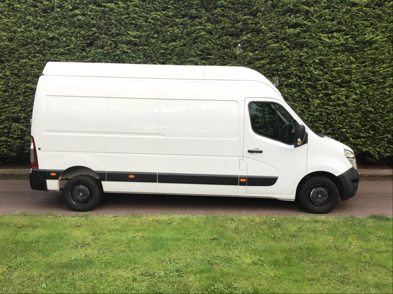 NISSAN NV400
