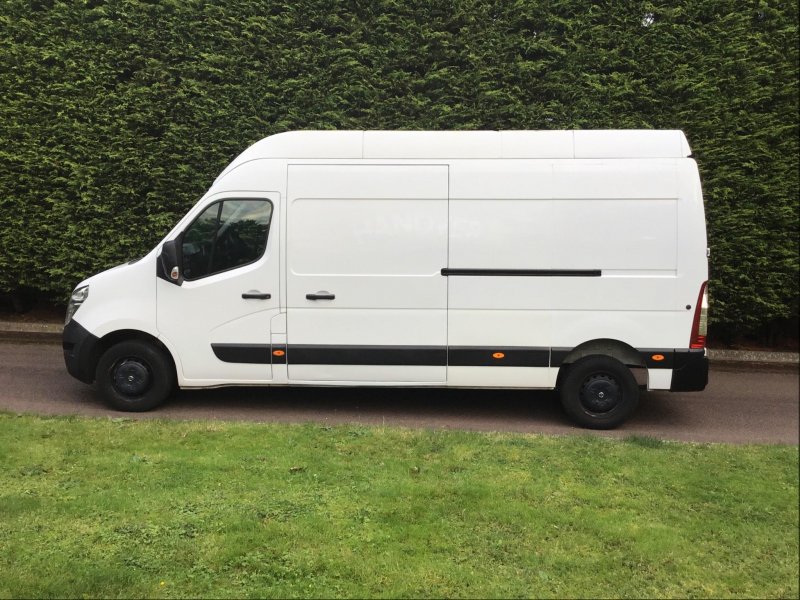 NISSAN NV400