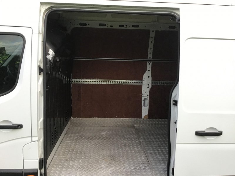 NISSAN NV400