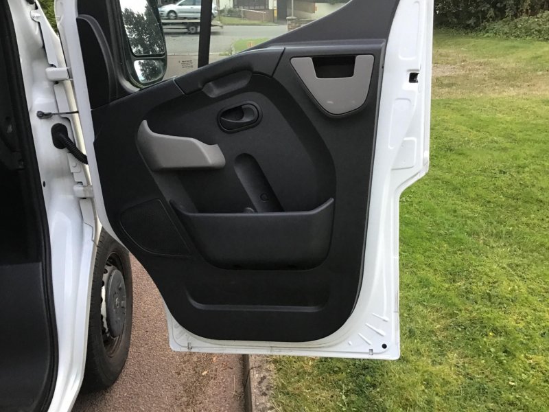 NISSAN NV400