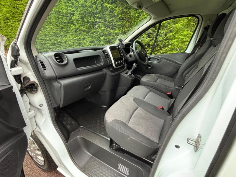 RENAULT TRAFIC