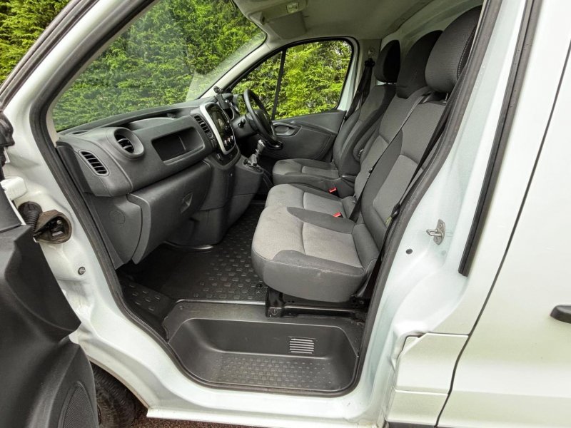 RENAULT TRAFIC