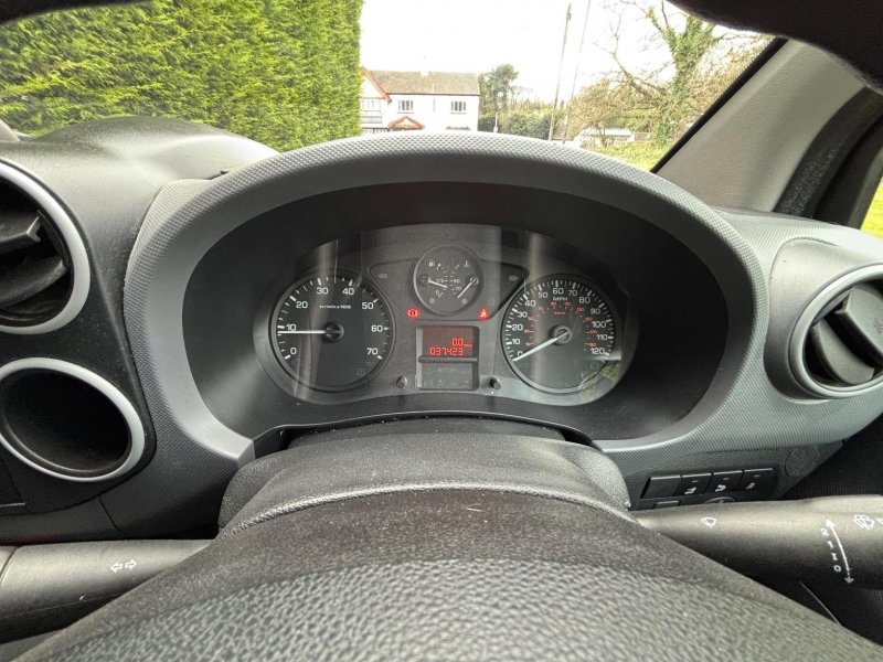 PEUGEOT PARTNER